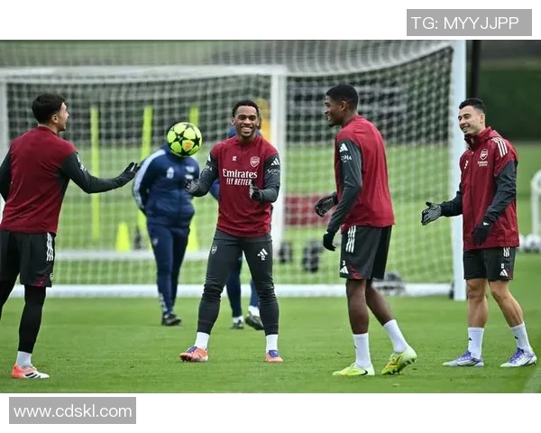 欧冠历史冷门：里昂狂胜阿森纳五球大捷帽子戏法引爆全场