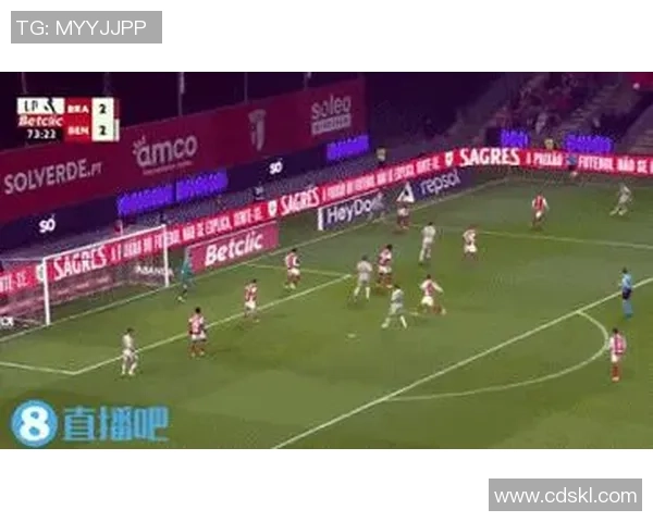 英超激战：本菲卡小胜AC米兰帽子戏法引发争议判罚热议