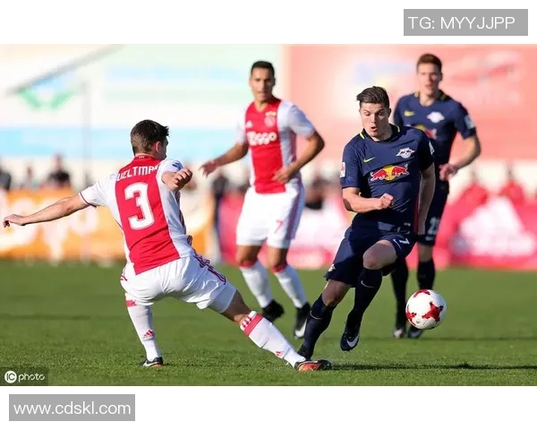 莱比锡强势击败那不勒斯红牌争议引发全场热议与激情