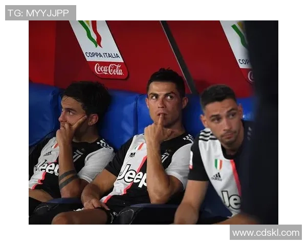 那不勒斯在足总杯中以3-0战胜尤文图斯补时进球引发全场狂欢