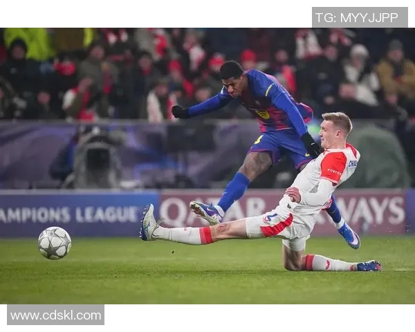 巴萨友谊赛小胜曼联神扑引发全场热议与争议判罚