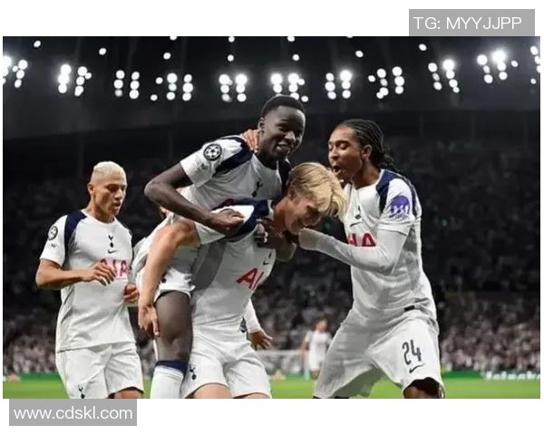 中超热刺逆转多特蒙德神扑瞬间引发转会热议与球迷狂欢 中超热刺逆转多特蒙德神扑瞬间引发转会热议与球迷狂欢