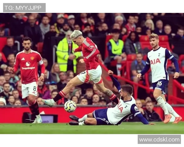 欧联杯波尔图与AC米兰激战成平局神奇扑救成比赛焦点分析 欧联杯波尔图与AC米兰激战成平局神奇扑救成比赛焦点分析